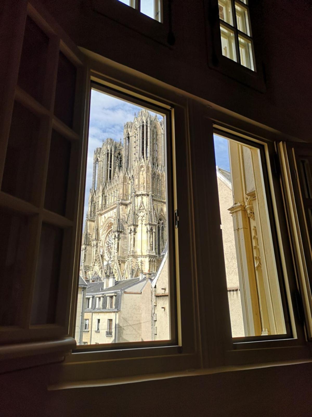 Les Visages Des Tournelles Bed & Breakfast Reims Bagian luar foto